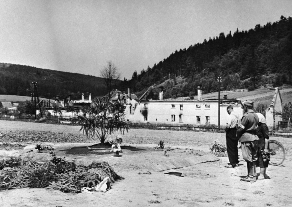 První známá podoba hrobu, 1945 /foto ČTK