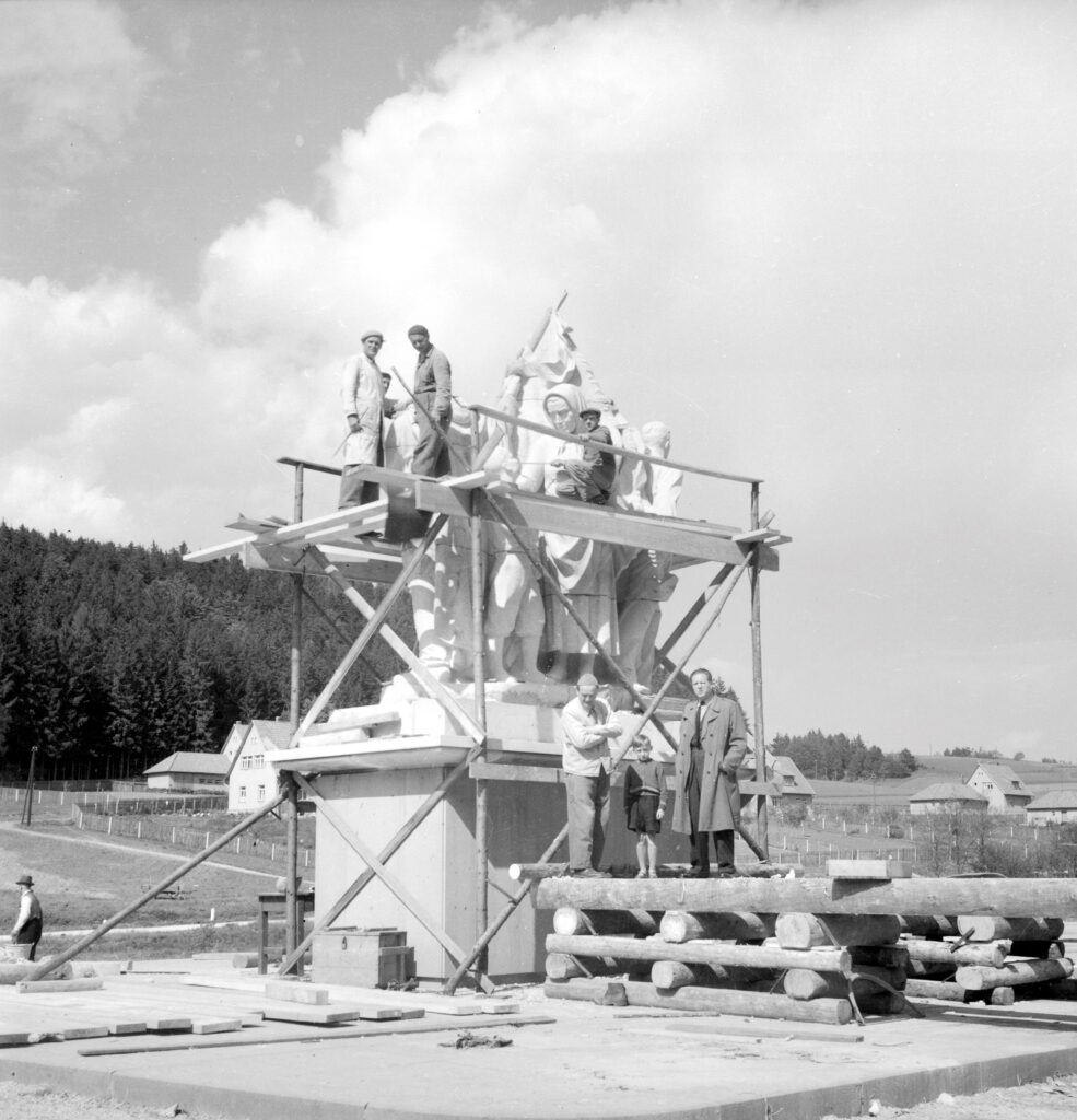Stavba pomníku (originálu), 1955 /Vlastivědné muzeum v Olomouci