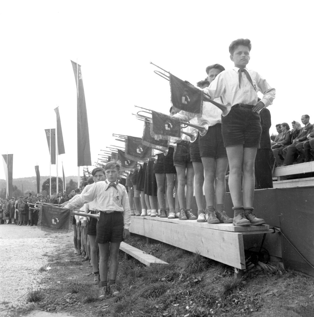 Slavnostní nástup pionýrů, 12. června 1955 /Vlastivědné muzeum v Olomouci