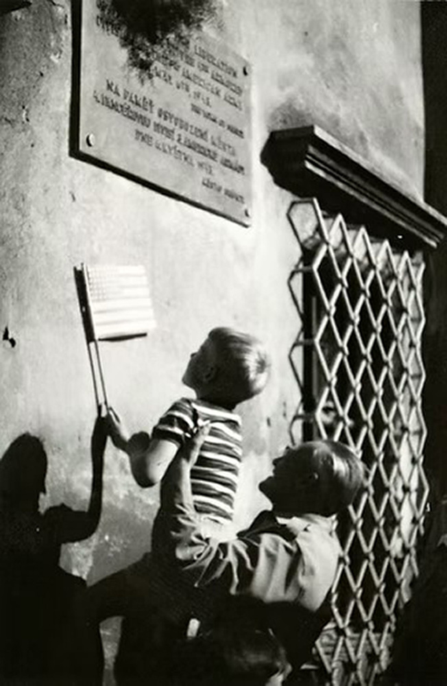 Sušice, druhé odhalení pamětní desky americké armádě, květen 1968 /www.susice1945.com