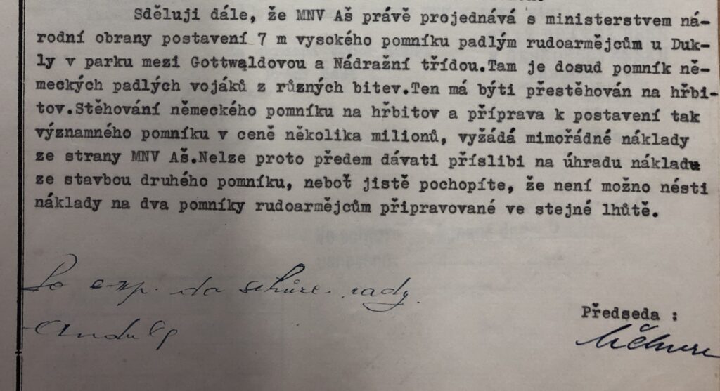 Komunikace mezi Svazem československo-sovětského přátelství a národním výborem v Aši (27. 8. 1949) – vedení města předpokládá, že pomník dukelským hrdinům je reprezentací Rudé armády /Muzeum Aš