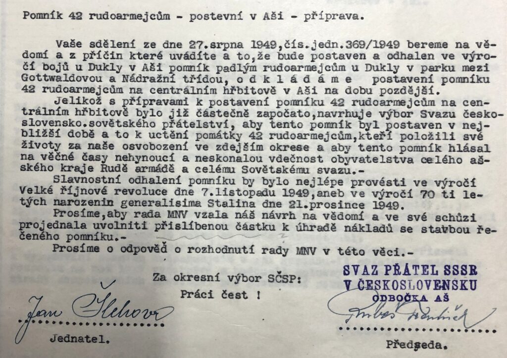 Komunikace mezi Svazem československo-sovětského přátelství a národním výborem v Aši (2. 9. 1949) – funkcionáři svazu přibližují symboliku pomníku pro hřbitov /Muzeum Aš