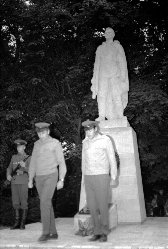 Odhalení pomníku rudoarmějce 2. července 1972 /Muzeum Aš