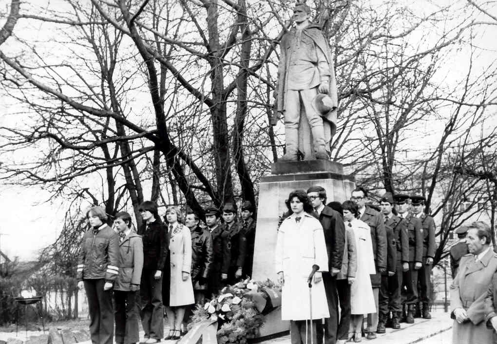 Oslavy u pomníku rudoarmějce, 1973 /Muzeum Aš