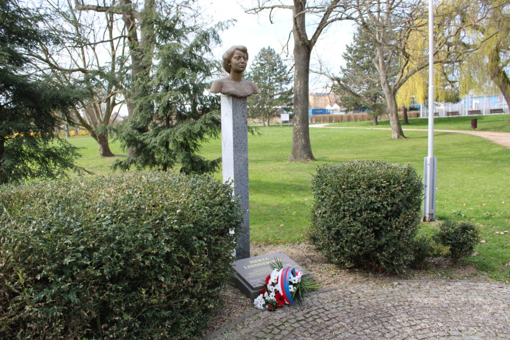 Pomník Hertě Lindnerové v současné podobě /Městský úřad Krupka