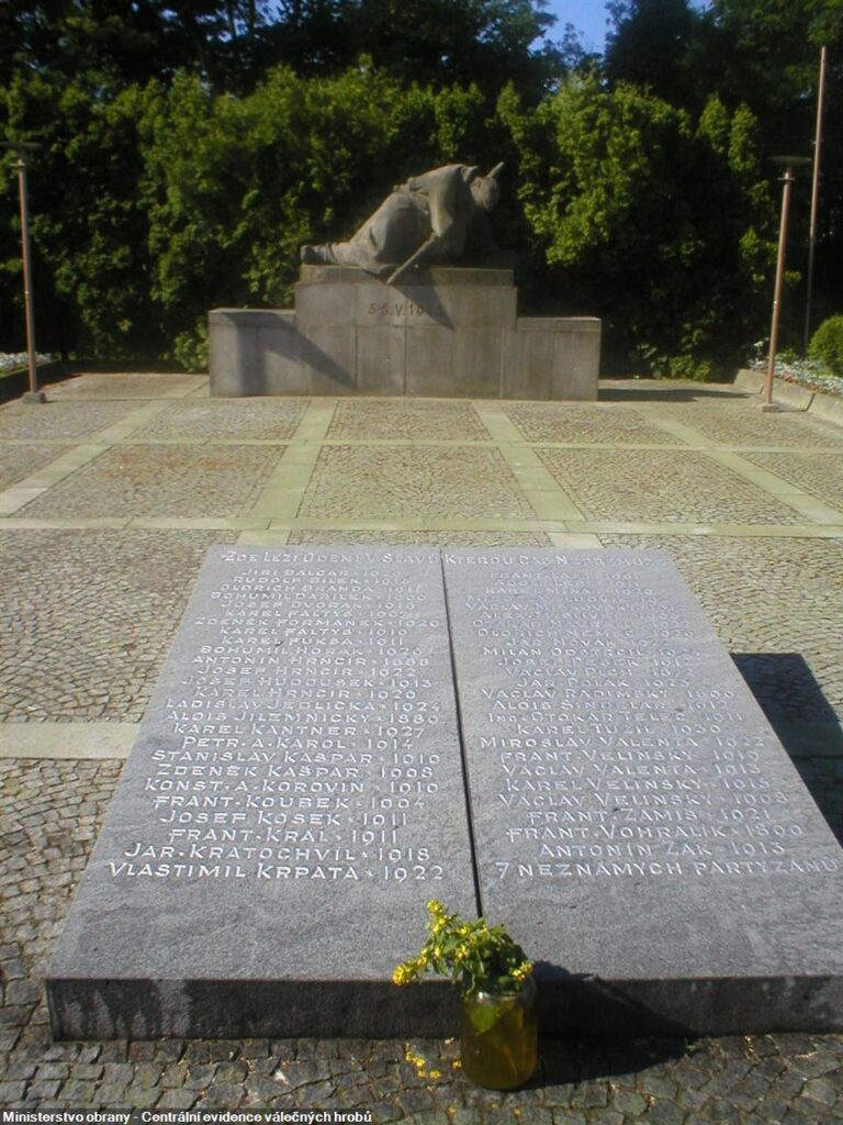 Holice, pamětní deska se jmény padlých v květnovém povstání /foto z Centrální evidence válečných hrobů ministerstva obrany