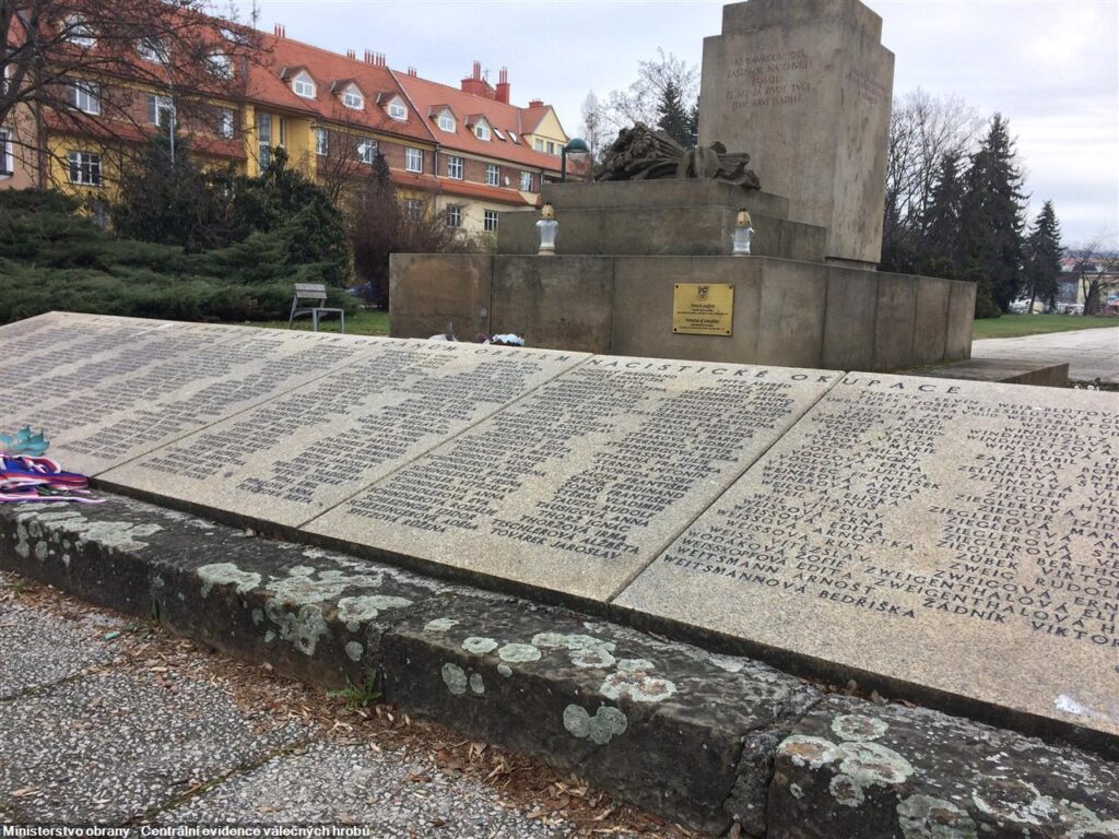 Uherské Hradiště, pamětní desky se jmény místních obětí druhé světové války /foto z Centrální evidence válečných hrobů ministerstva obrany