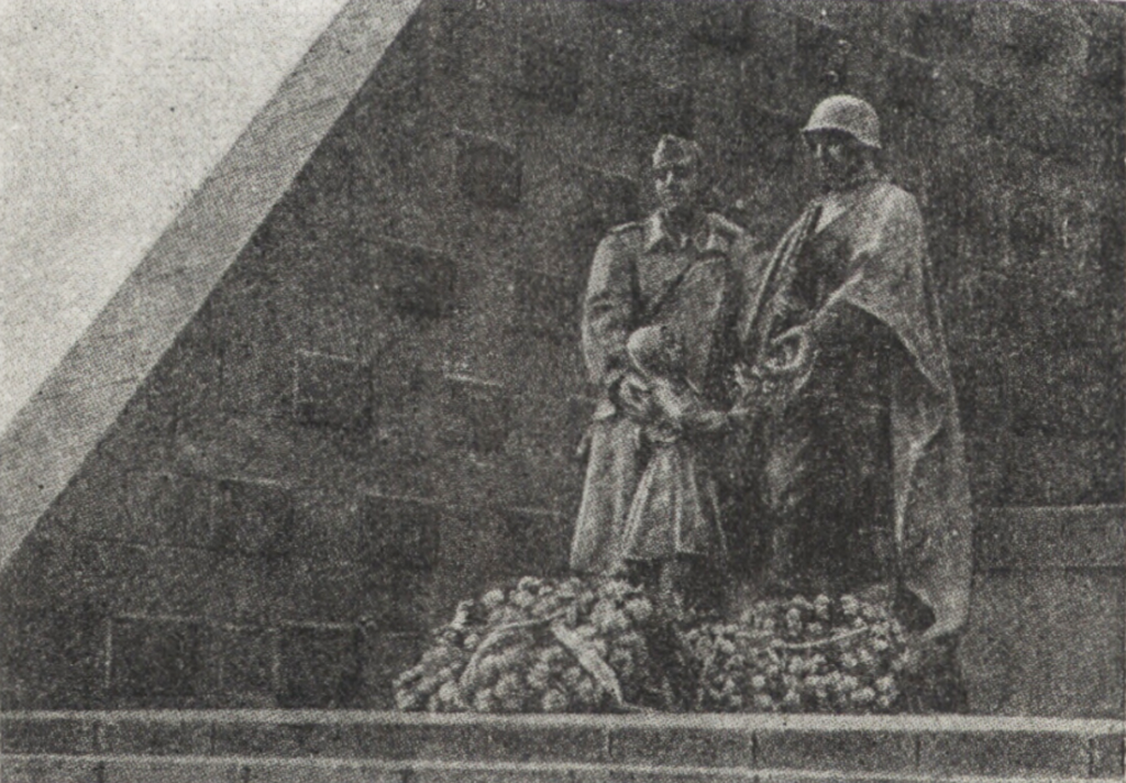 Sousoší sbratření sovětského a československého vojáka s děvčátkem od Josefa Malejovského (1914–2003) jako figurální dominanta památníku Dukla, instalovaná k 10. výročí bojů o Duklu. Šlo o první výměnu za původní sochu čs. vojáka od Jana Adolfa Vítka, o deset později následovanou další výměnou za sousoší Jána Kulicha znázorňující již jen sovětského vojáka s československou ženou /foto z Přes Dukelský průsmyk, 1962