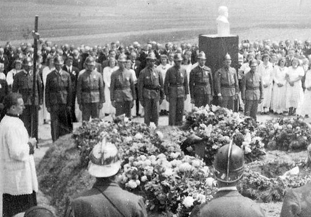 Tryzna za padlé v Mnichu a položení základního kamene pomníku, 19. května 1946 /foto Agentura Vltava Labe Media