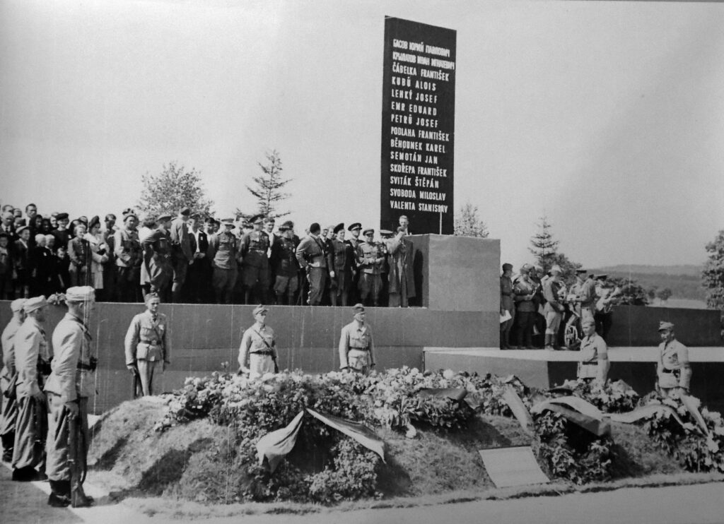 Tryzna za padlé v Mnichu, 27. května 1945 /foto Agentura Vltava Labe Media
