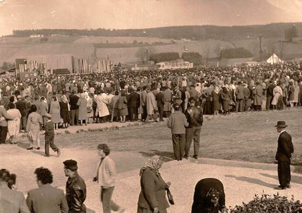Záběr na účastníky celonárodních oslav k 20. výročí osvobození v roce 1965 /foto Agentura Vltava Labe Media