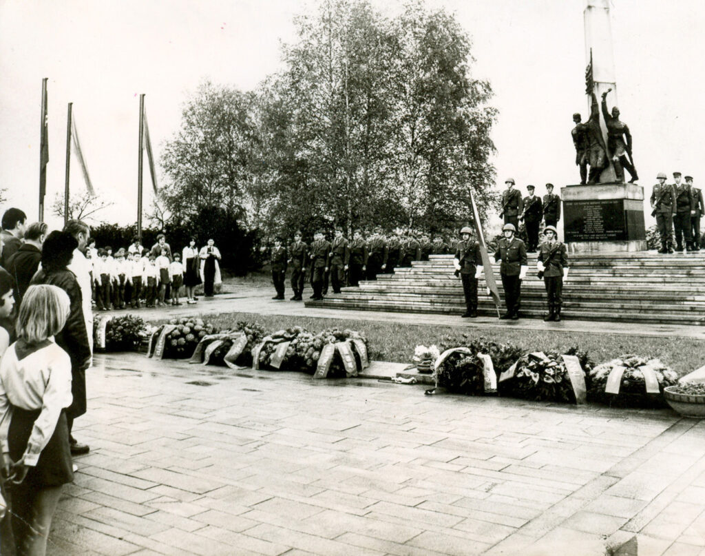 Oslavy výročí osvobození u pomníku v Mnichu, 9. 5. 1978 /Muzeum Vysočiny Pelhřimov
