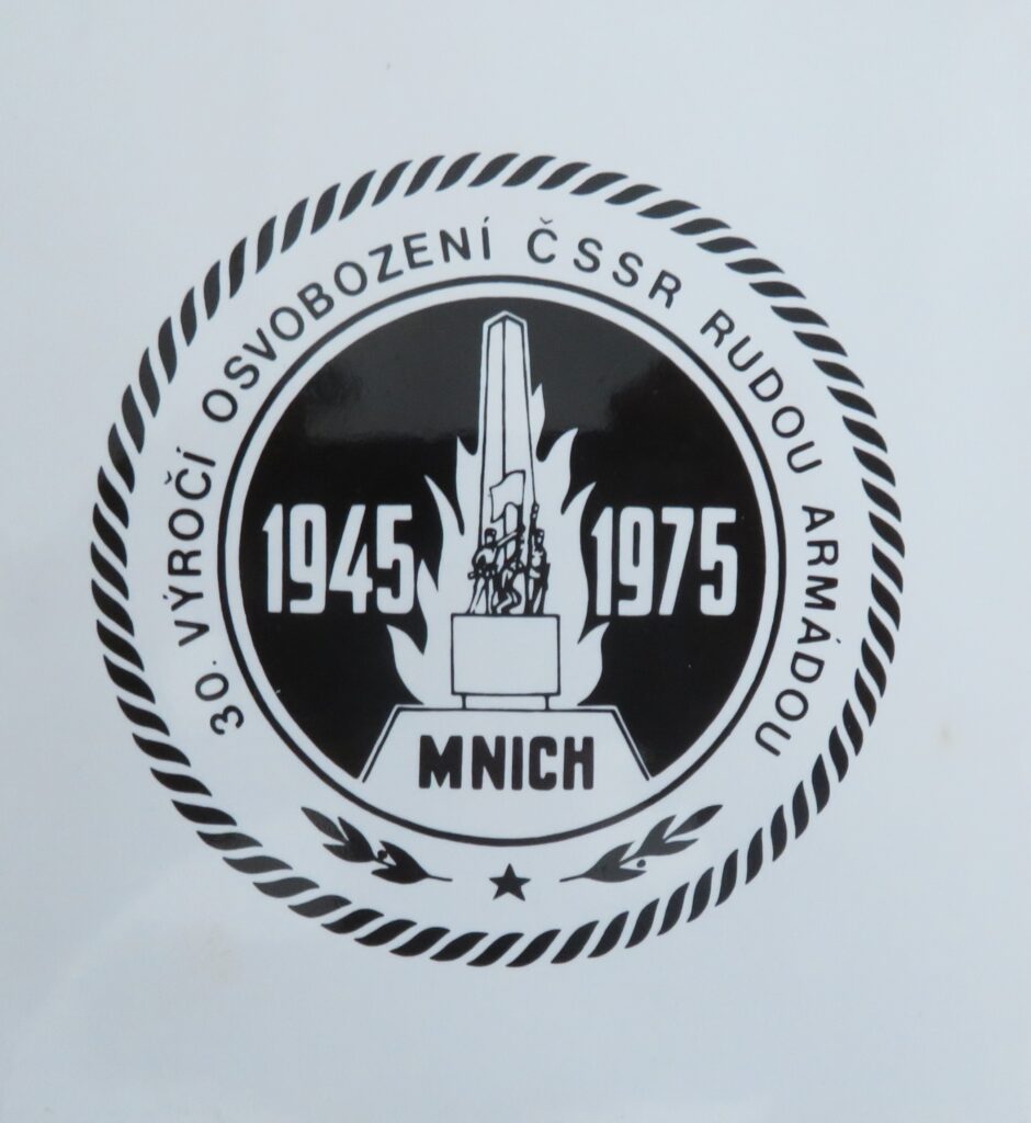 Samolepka vydaná k celonárodním oslavám v Mnichu v roce 1975 /Státní okresní archiv Pelhřimov
