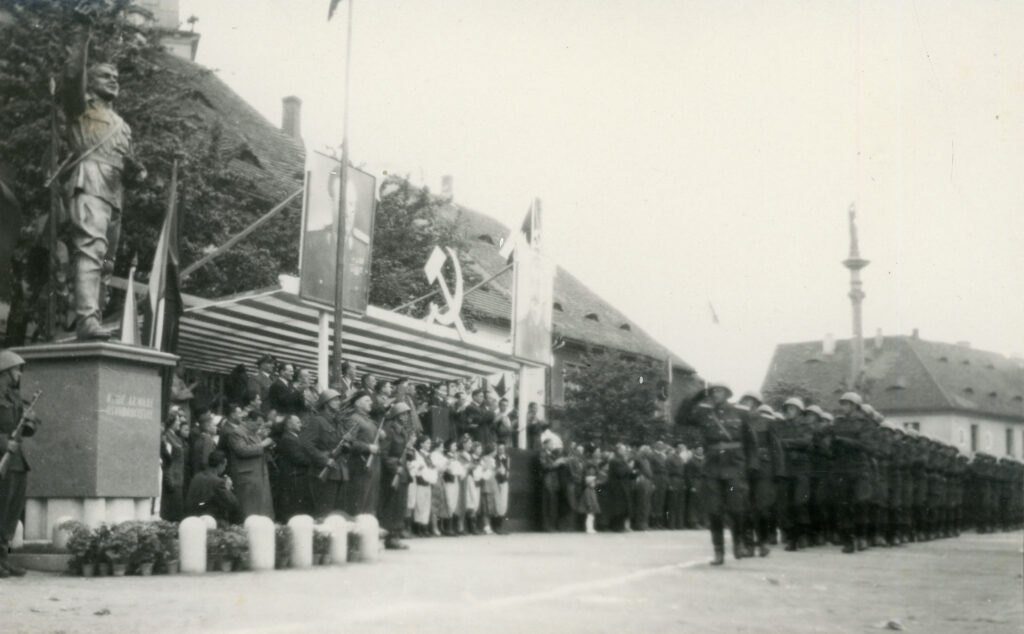 Rokycany, slavnost odhalení pomníku Rudé armádě, květen 1952 /ze sbírek Muzea Dr. Bohuslava Horáka v Rokycanech, pobočky Západočeského muzea v Plzni, p. o.