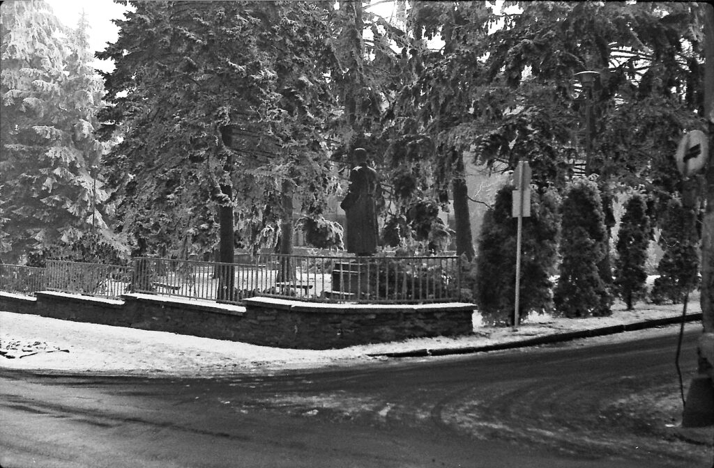 Socha Stalina v parku, 1990 /Městské muzeum Rýmařov