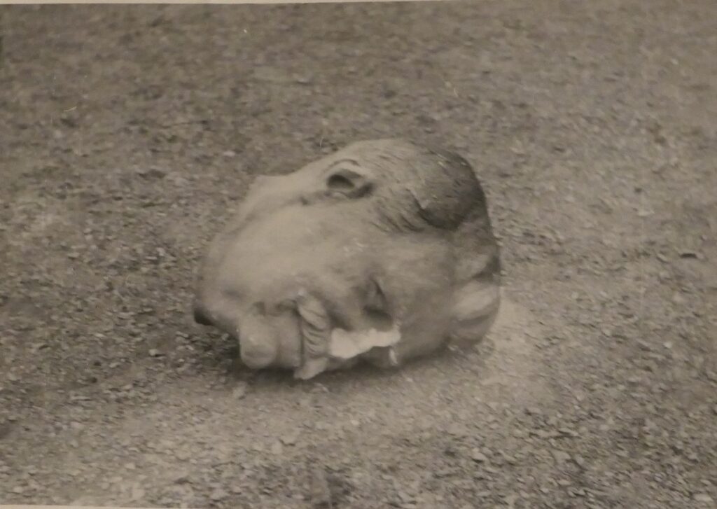 Pomník v Rýmařově vandalizovaný v listopadu 1957 /Archiv bezpečnostních složek, sbírka Správa vyšetřování StB – vyšetřovací spisy, arch. č. V-2096 OV