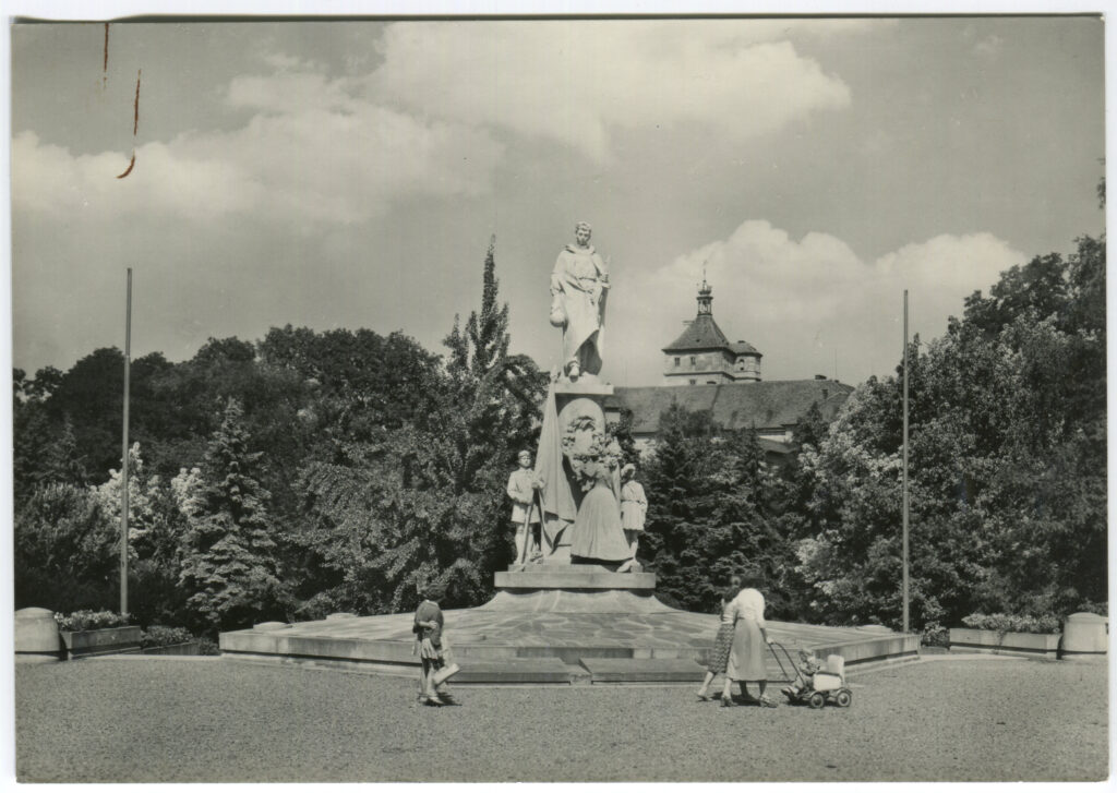 Památník osvobození, nedatováno /Východočeské muzeum v Pardubicích