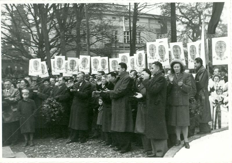 Odhalení pomníku Stalina v Šumperku v prosinci 1951 /Vlastivědné muzeum v Šumperku