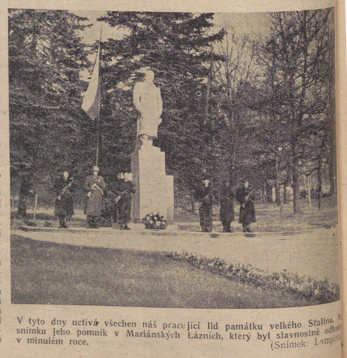 Stalinův pomník od Jana Jiříkovského (1906–1990) v Mariánských Lázních byl odhalen v prosinci 1952 k vůdcovým narozeninám /Stráž míru, týdeník KV KSČ Karlovy Vary 6. 3. 1954