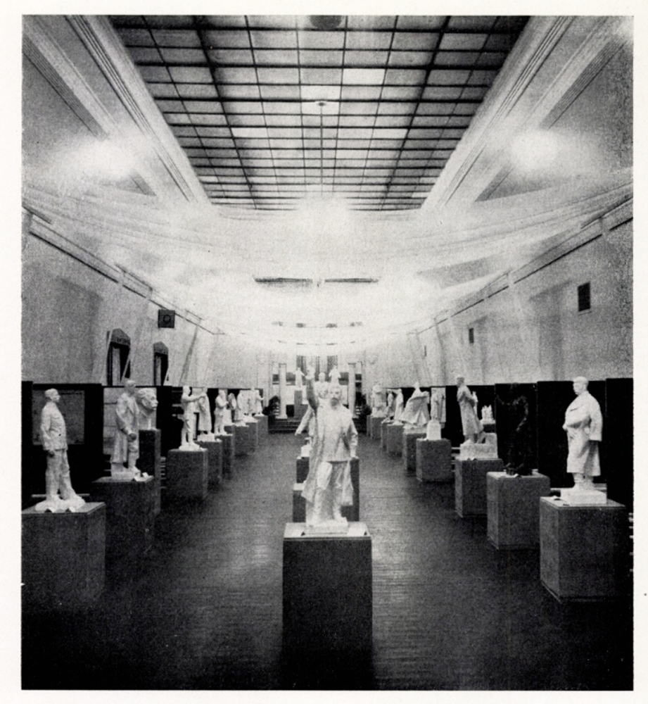 Soutěžní návrhy na pražský Stalinův pomník na výstavě v pražském Obecním domě, otevřené v den Stalinových 70. narozenin 21. prosince 1949 /foto z Svému osvoboditeli československý lid, 1955