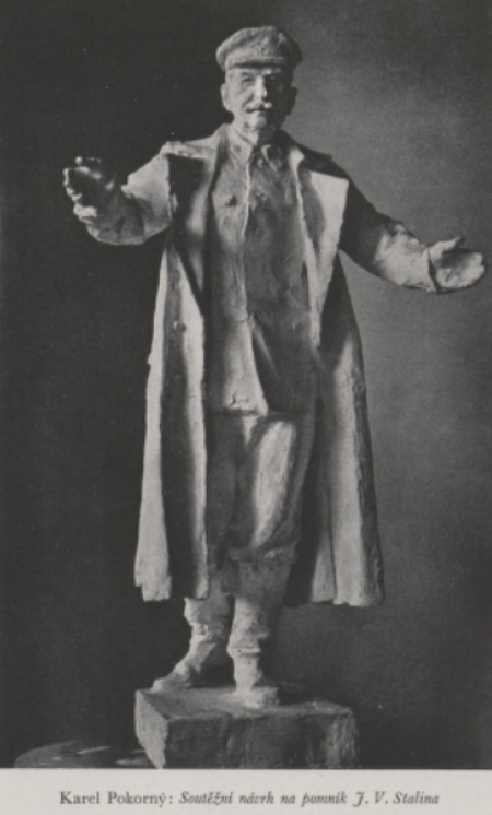 Model návrhu na Stalinův pomník v Praze od Karla Pokorného (1891–1962), který v soutěži roku 1949 získal 3. cenu /Výtvarné umění, časopis Svazu československých výtvarných umělců 3 (1955)